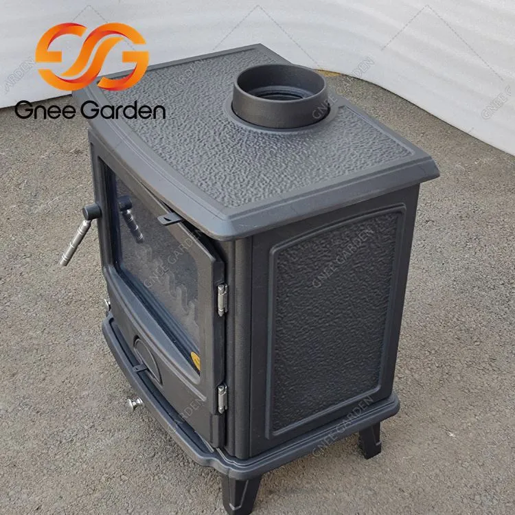 Antikni kamin od lijevanog željeza