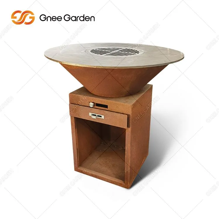 U dvorištu Fire Pit Grill.