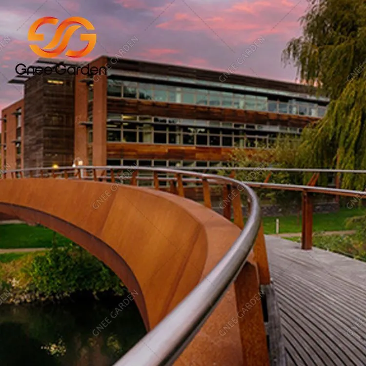 Snažni metalni baštenski most od Corten čelika